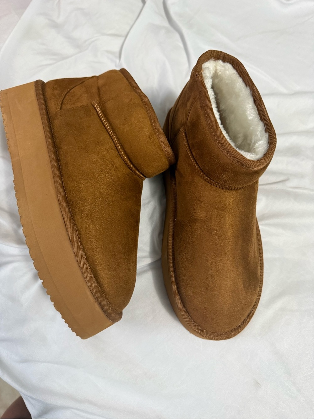 NWOT Women's Chestnut Faux-Suede Shearling Lined Ankle Boots8.5